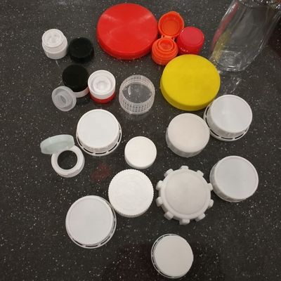 Chapeaux 38mm en plastique sans danger pour les enfants en plastique des couvercles à visser ISO9001 de bouteille de PE